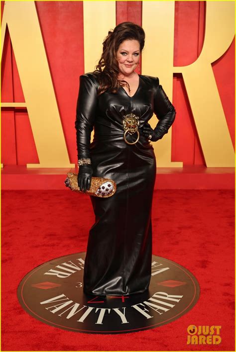 Melissa Mccarthy Brings Cannoli Purse To Vanity Fair Oscars Party