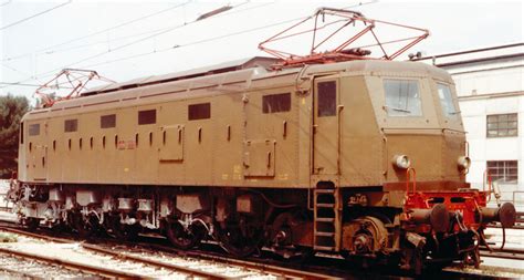 Rivarossi Electric Locomotive E With High Performance