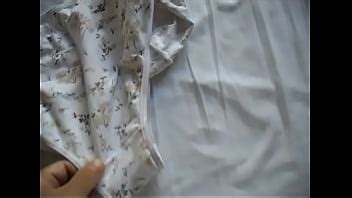 Mostrando Las Bragas Sucias Florales De Mi Esposa India Marya XVIDEOS