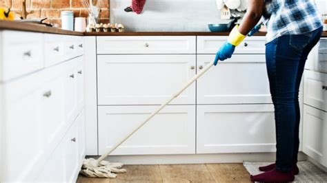 7 Easy To Try Green Cleaning Tips for Busy Moms