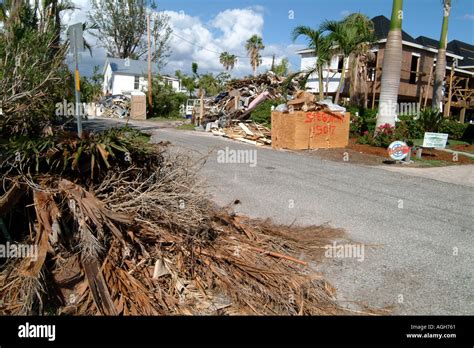 Hurricane charley damage hi-res stock photography and images - Alamy