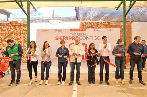 Rom N Alberto Cepeda Gonz Lez Entrega Techumbre En La Colonia Eduardo