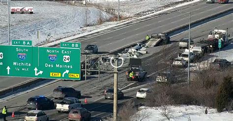 Crash Debris In Roadway Closes Wb I 70 At Stadium Drive In Kc