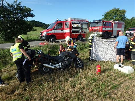 V Horním Kostelci zasahovali hasiči u dopravní nehody motocyklu