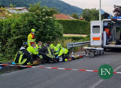 Albavilla Si Schianta Contro Il Guard Rail Grave Motociclista