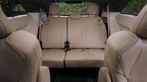 The Toyota Sienna Is the Only Minivan in the U.S. With Rear Seatbelt ...