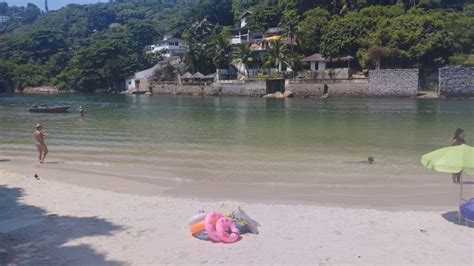 Praia Dos Amores Na Barra Da Tijuca No Rio De Janeiro