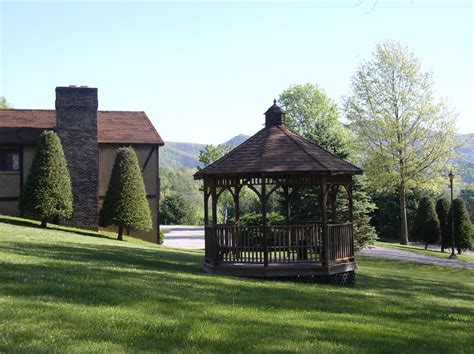 Photos of the Highland Manor Inn in Townsend TN