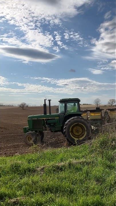 John Deere 4640 Planting Corn Farmequipment Farming 4640 Planting Youtube