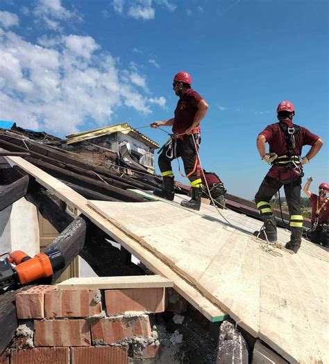 Maltempo Ferrara Case Scoperchiate Dal Vento Vigili Del Fuoco Al