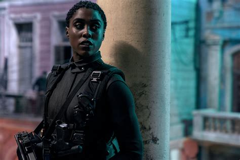 NO TIME TO DIE: New Stills Spotlight A Daniel Craig/Lashana Lynch Team ...