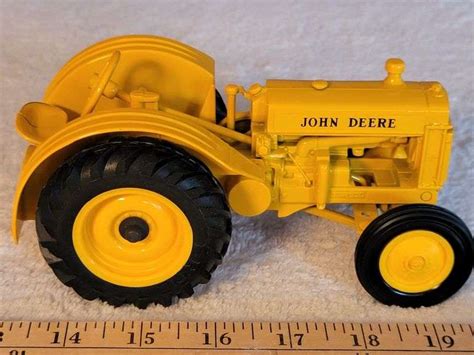 Ertl John Deere "Model BR" Tractor - Legacy Auction Company