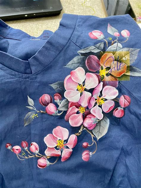 Pin By Hoangtran On Cách Vẽ Hoa Fabric Painting Fabric Paint Diy