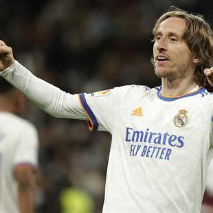 Mercato Liga Luka Modric Prolonge Son Contrat Avec Le Real Madrid