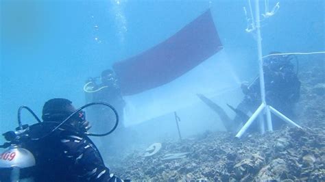 TNI AL Kibarkan Sang Merah Putih Di Bawah Laut Mamuju Regional