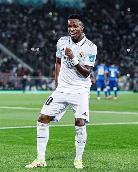 Vinícius Júnior desfalca Real Madrid em 1º jogo após novo caso de