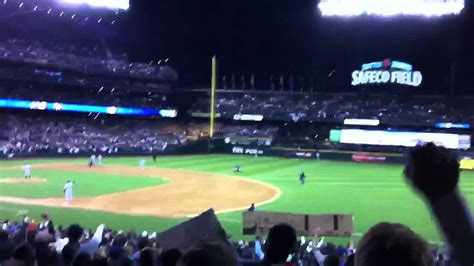 Guy Runs Naked On Baseball Field At Mariners Game Youtube