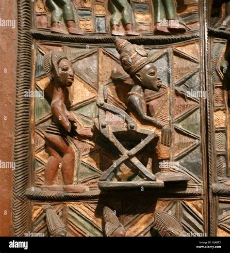 Panneau de porte en bois Yoruba Nigéria 1910 1914 sculpté par Olowe