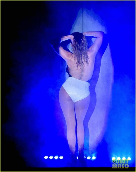 Jennifer Lopez Iggy Azalea Slay With Booty Performance At Amas