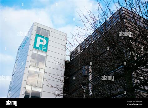 Saba Parking car park at Milton Keynes Central station Stock Photo - Alamy