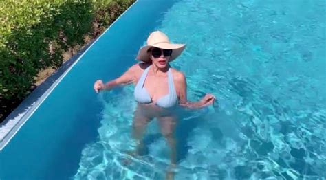 Joan Collins Bikini Photos See Her Swimsuit Pictures Closer Weekly