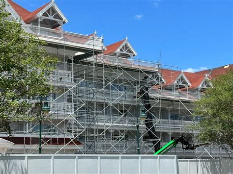 Red Shingles Restored As Refurbishment Of Sago Cay Building Continues