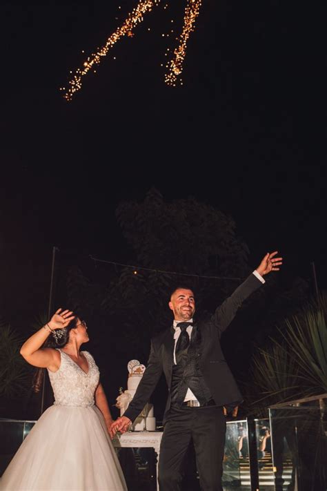 Corte Do Bolo Fogo De Artificio No Dia Do Casamento M Sica Rom Ntica