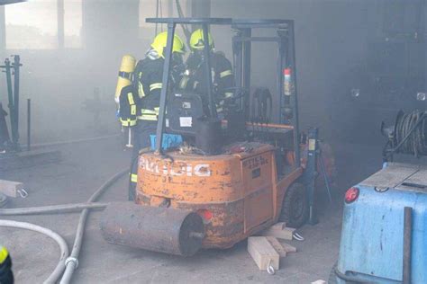 Werkstattbrand In Neuhaus Entpuppt Sich Als Realistische Einsatz Bung