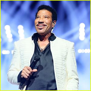 Lionel Richie Setlist for 2023 Tour Revealed After First Shows with Earth, Wind, & Fire | Lionel ...