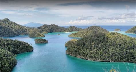 15 Must-Visits of Raja Ampat: Beaches, Diving Spot, Lagoons