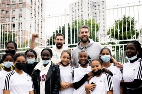 Nikola Et Luka Karabatic On A Fait Construire Un Petit Playground