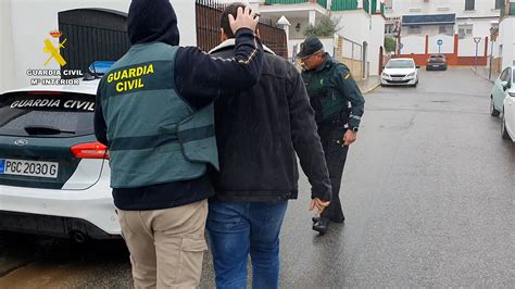 Detenidos dos jóvenes por grabar y difundir imágenes íntimas de sus