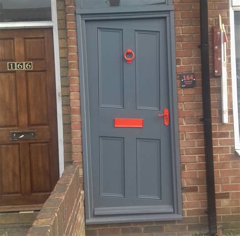 The way someone willingly bought and installed this door : r