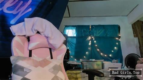 Hot Mature Natural Big Boobs Close Up Showing