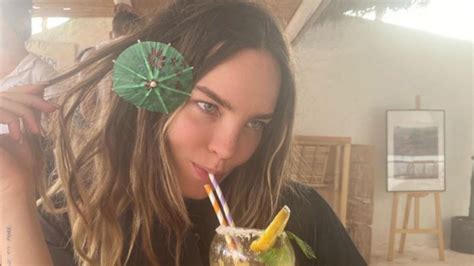 Video Belinda Sorprende Con Coqueto Bikini En Tonos Claros Desde El Para So De Playa Del