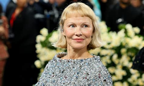 Pamela Andersons Bold 2025 Met Gala Hair Reveal