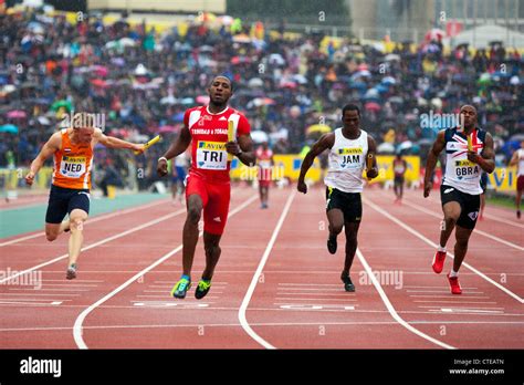 Los Hombres Del 4x100m Carrera De Relevos AVIVA London Grand Prix De