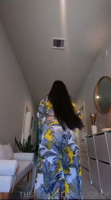 Big Ass Bubbly Farts In Yellow And Blue Dress ThisVid