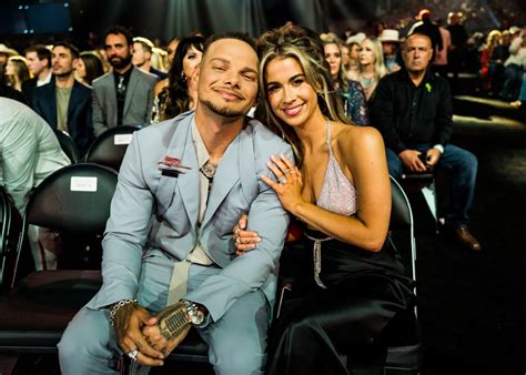 Kane Brown Announces Wife Katelyn S Rd Pregnancy With Festive Photo