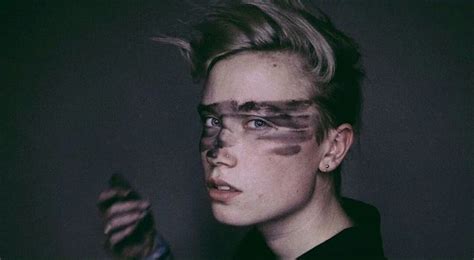 Pin By Cheubi Ehcnalb On Androgyny Tomboy Lesbian Androgynous Fashion Androgynous