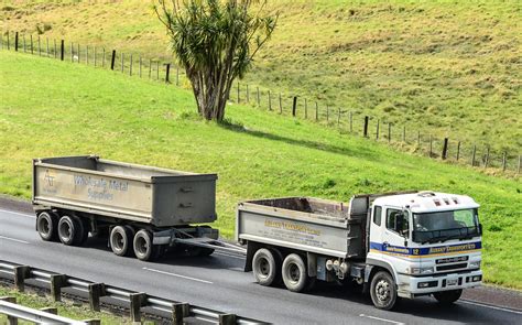 Fuso Albany Cartage Nthn Motorway Dairy Flat Auckland 9 Mike