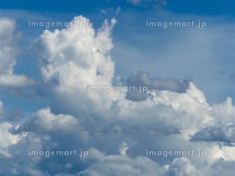 夏の青空と積乱雲の写真素材 227253594 イメージマート