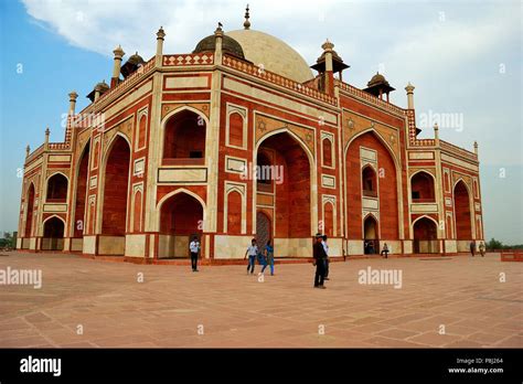 Mughal Emperor Humayuns Tomb Delhi Hi Res Stock Photography And Images