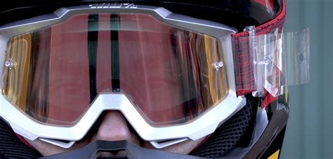 How to install the tear-off on the motocross goggles · Motocard