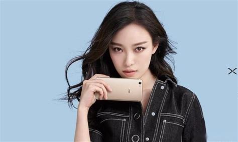 Vivo X30代言人30广告雯和谁vi30代言人雯和谁大山谷图库