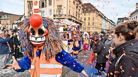 Basler Fasnacht Über 11 000 Narren verzaubern Basel beim Cortège