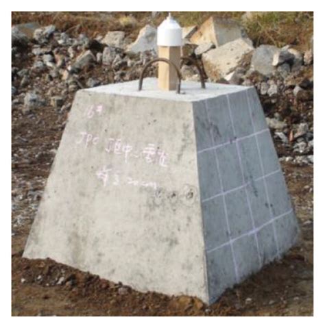 Structure of the concrete pile. (a) Dimensions of concrete piles. (b ...