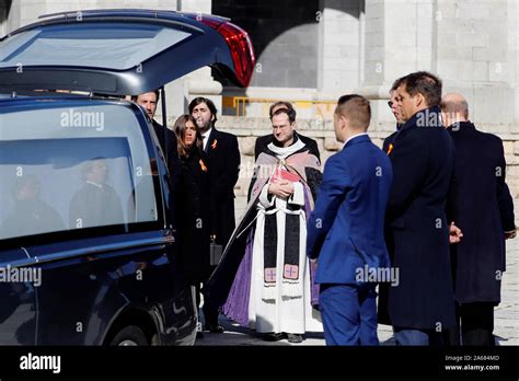 La Famille Franco Espagnol Accompagne Les Repr Sentants Du Gouvernement