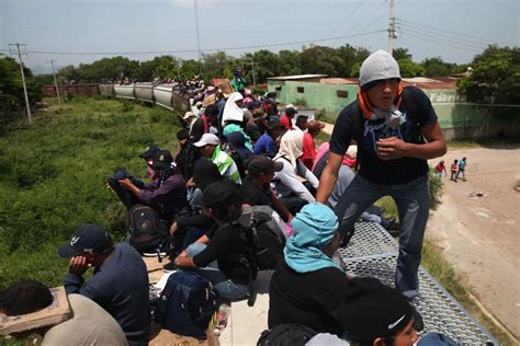 Autoridades Mexicanas Detienen A 100 Migrantes Que Iban En La Bestia