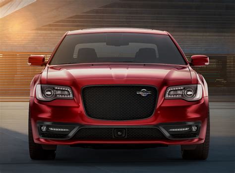 New Chrysler 300C Packs Swan Song V8 Power